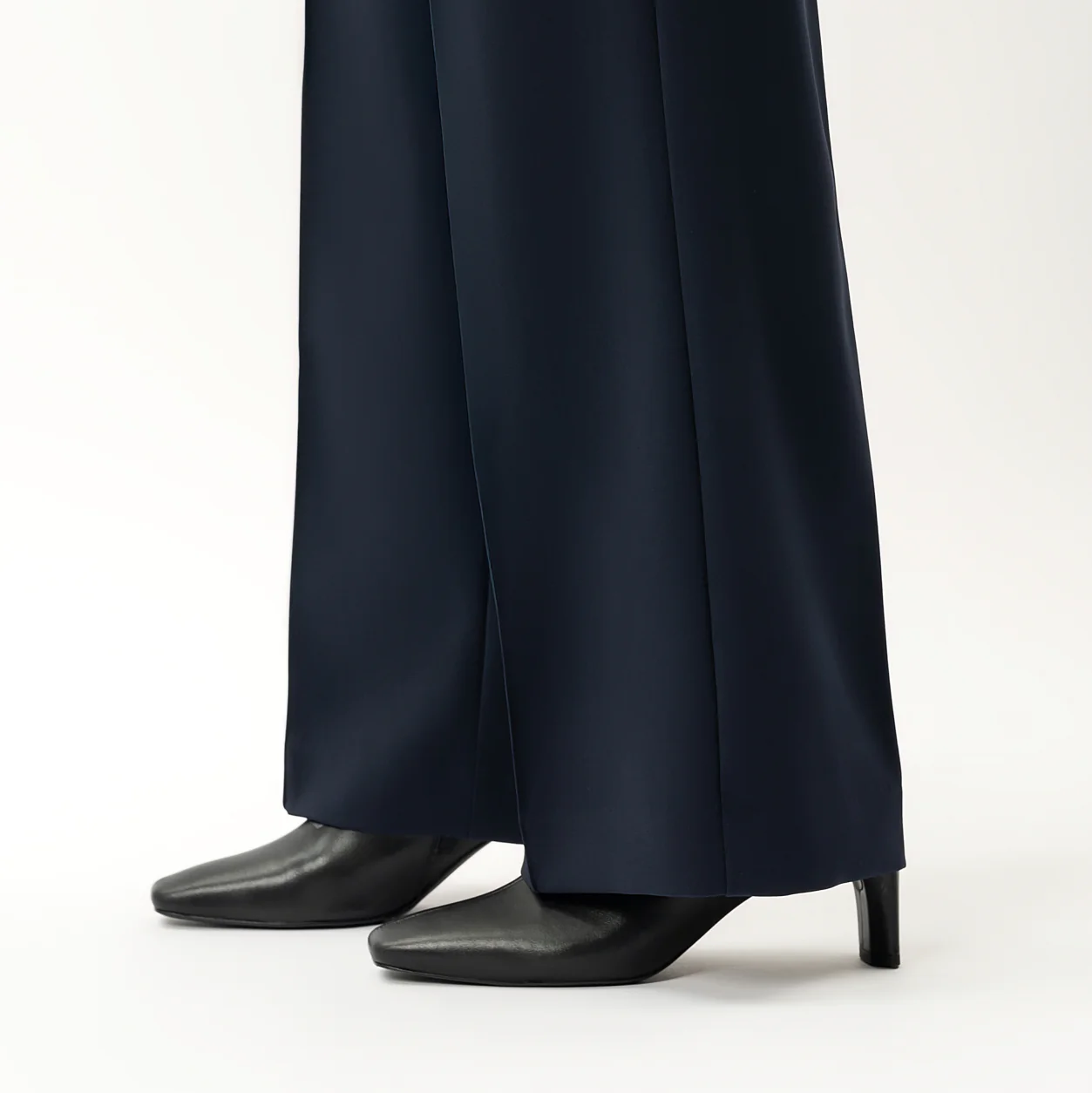 Crepe Relaxed Trouser - Image 6