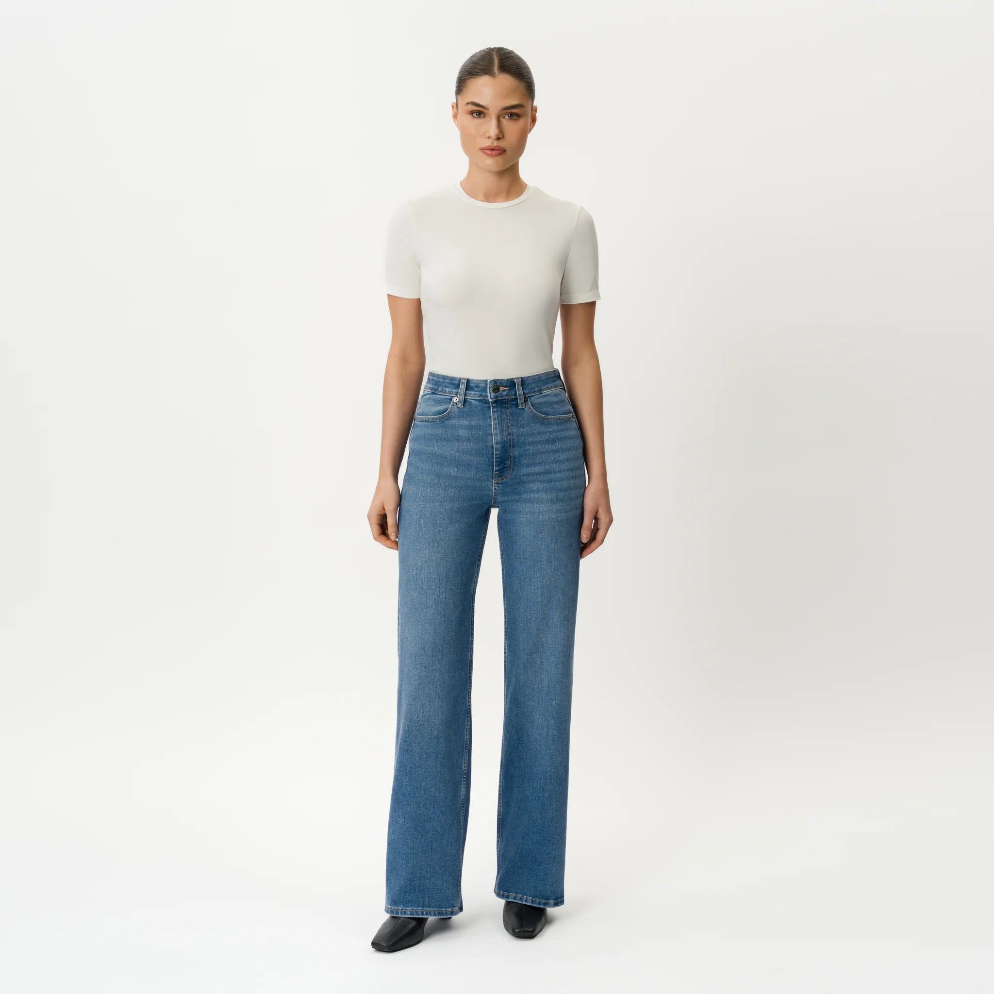 Relaxed ComfortDenim™ Jeans - Image 10